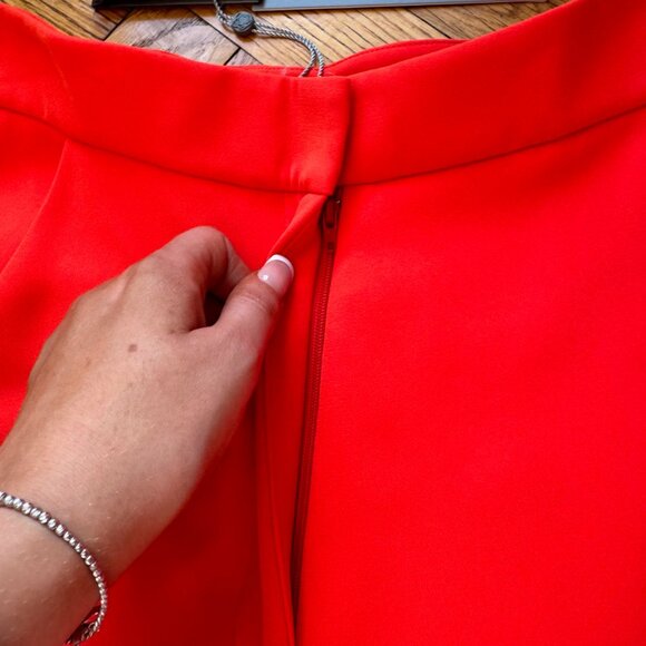 Leló Rose premium red wide-leg trousers. Vibrant vermilion color with sleek tail - Picture 5 of 10
